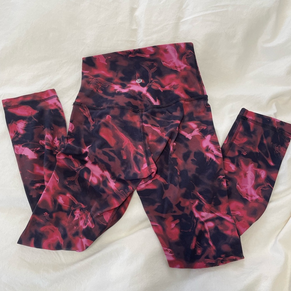Lululemon Align High-Rise Crop 23"
Intensity Pink Blossom Multi
Size 2
Guc